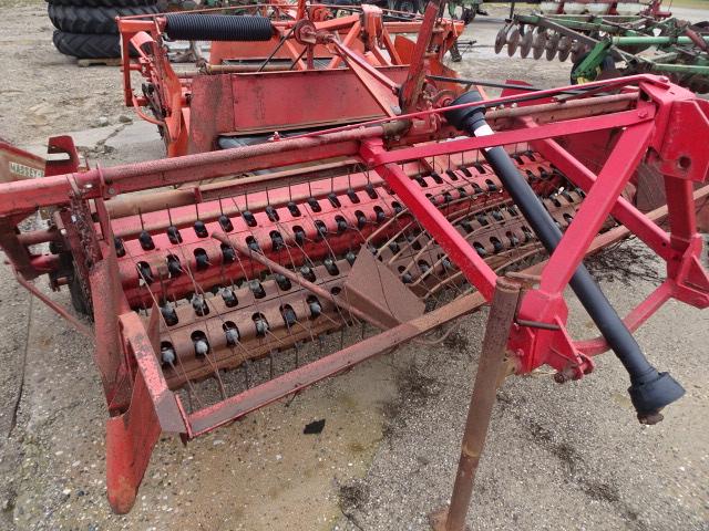 INNES 570 R.H DELIVERY PTO BEAN WINDROWER, RED