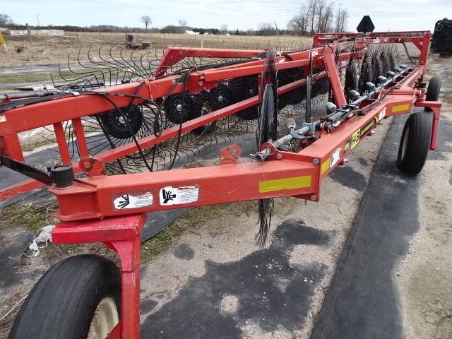 H&S 6116 16 WHEEL FRONT FOLD WHEEL V-RAKE, TRAILER TYPE, AS NEW COND.