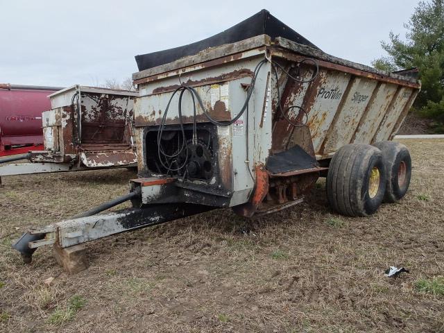 KNIGHT 8030 PRO-TWIN T/A SIDE SLINGER MANURE SPREADER