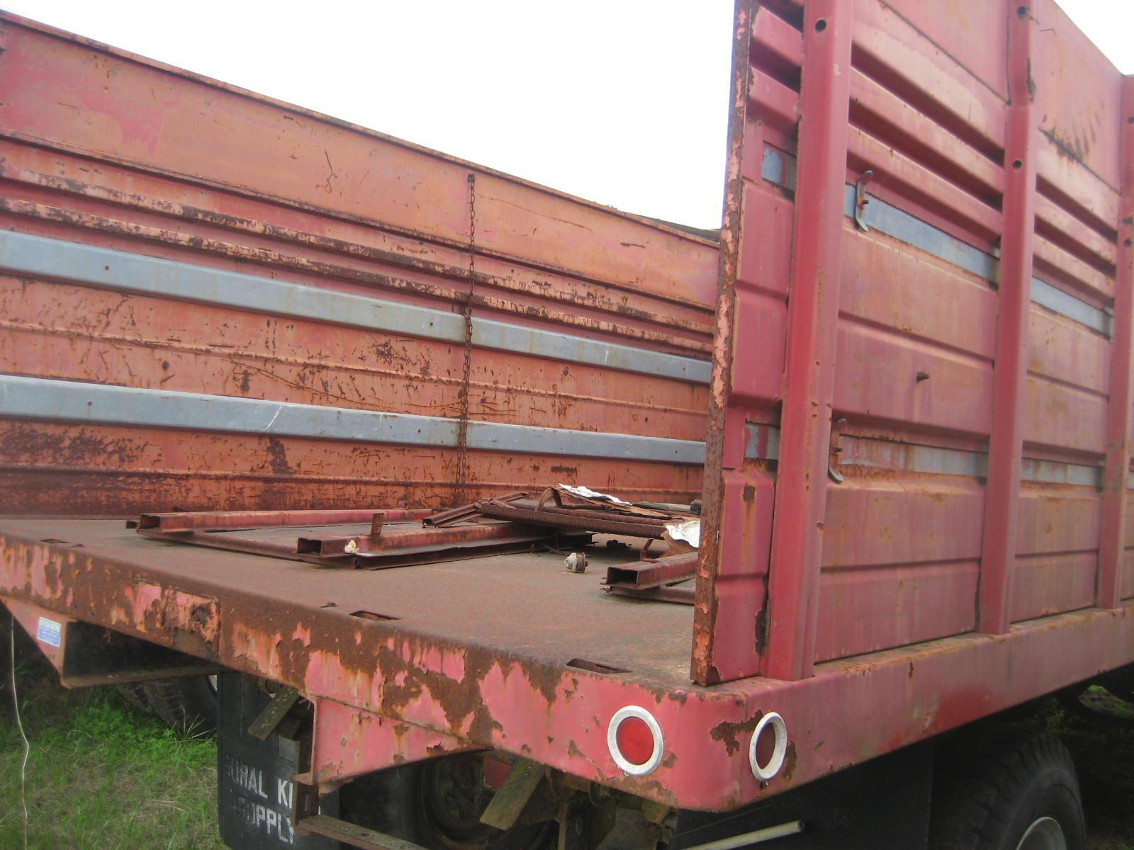 Ford Dump Truck, s/n F60BG231767: S/A, Gas Eng., 4/2-sp.