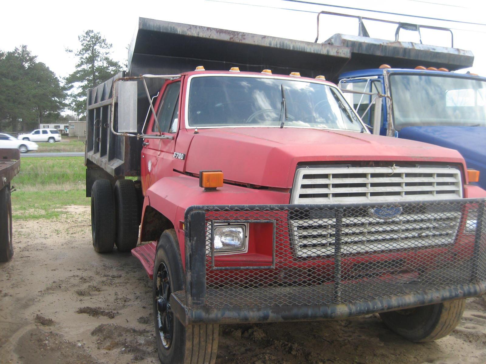 1988 Ford F700 Dump Truck, s/n 1FDXF70H3JVA34171: S/A, Diesel Eng., 5/2-sp.