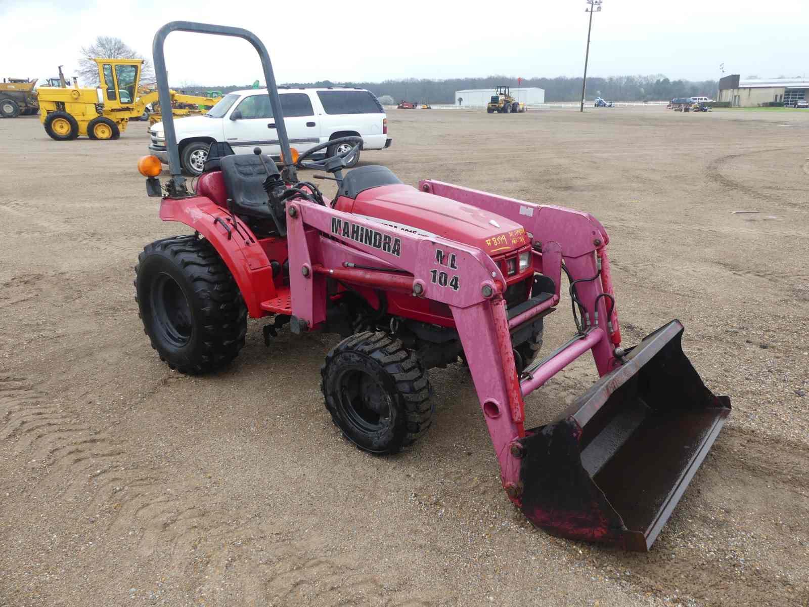 Mahindra 2015 MFWD Tractor, s/n 041111404: Rollbar, Mahindra ML104 Loader,