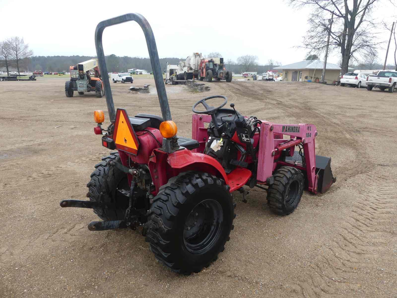 Mahindra 2015 MFWD Tractor, s/n 041111404: Rollbar, Mahindra ML104 Loader,