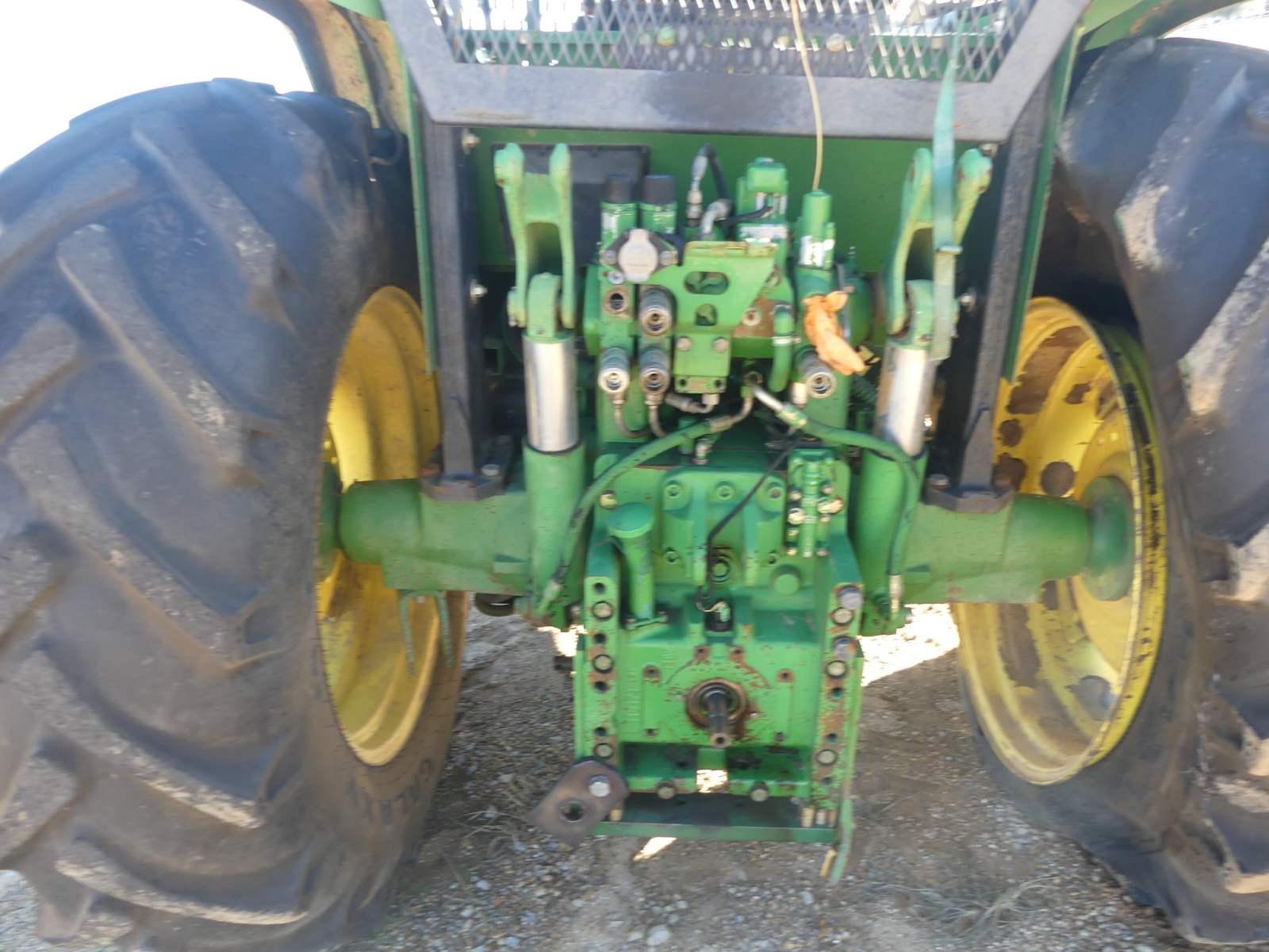 John Deere Tractor (Salvage): Sweeps, Runs, Trans. Problems, Meter Shows 15