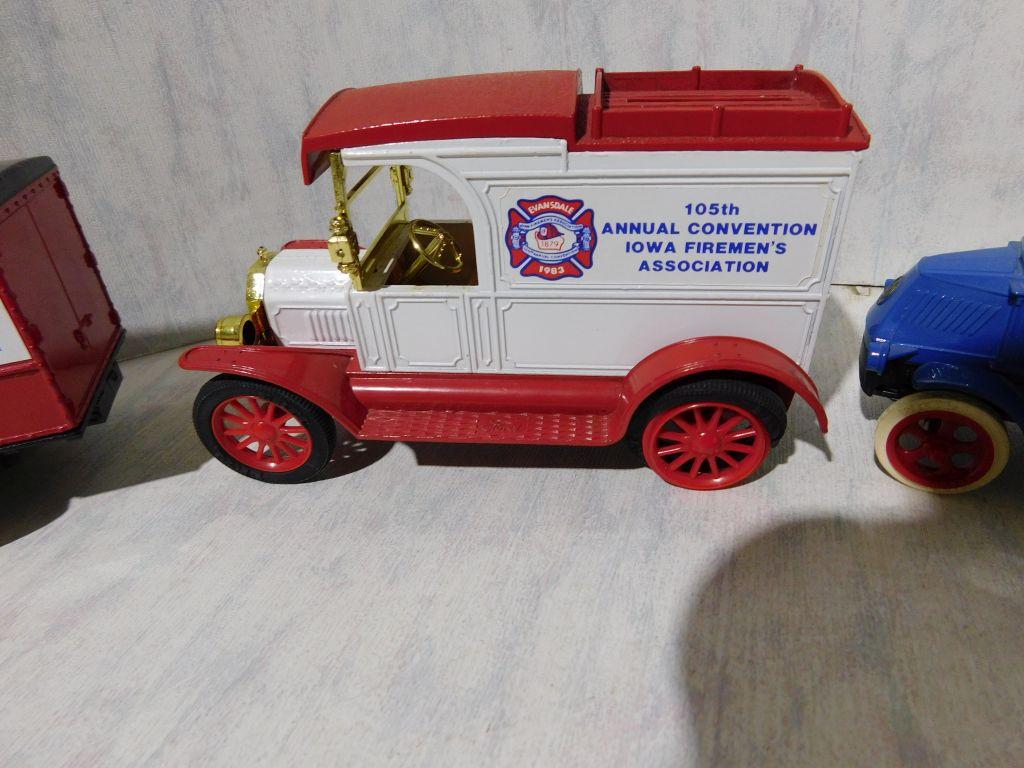 Ertl Vehicle Banks: 1986 State Football Champs K Of C; Iowa Firemans Associ