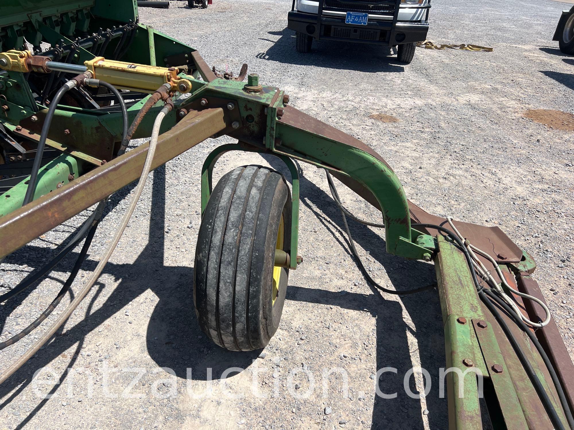 JD 9350 GRAIN DRILL, 30', 3 SECTION, 7" SPACING,