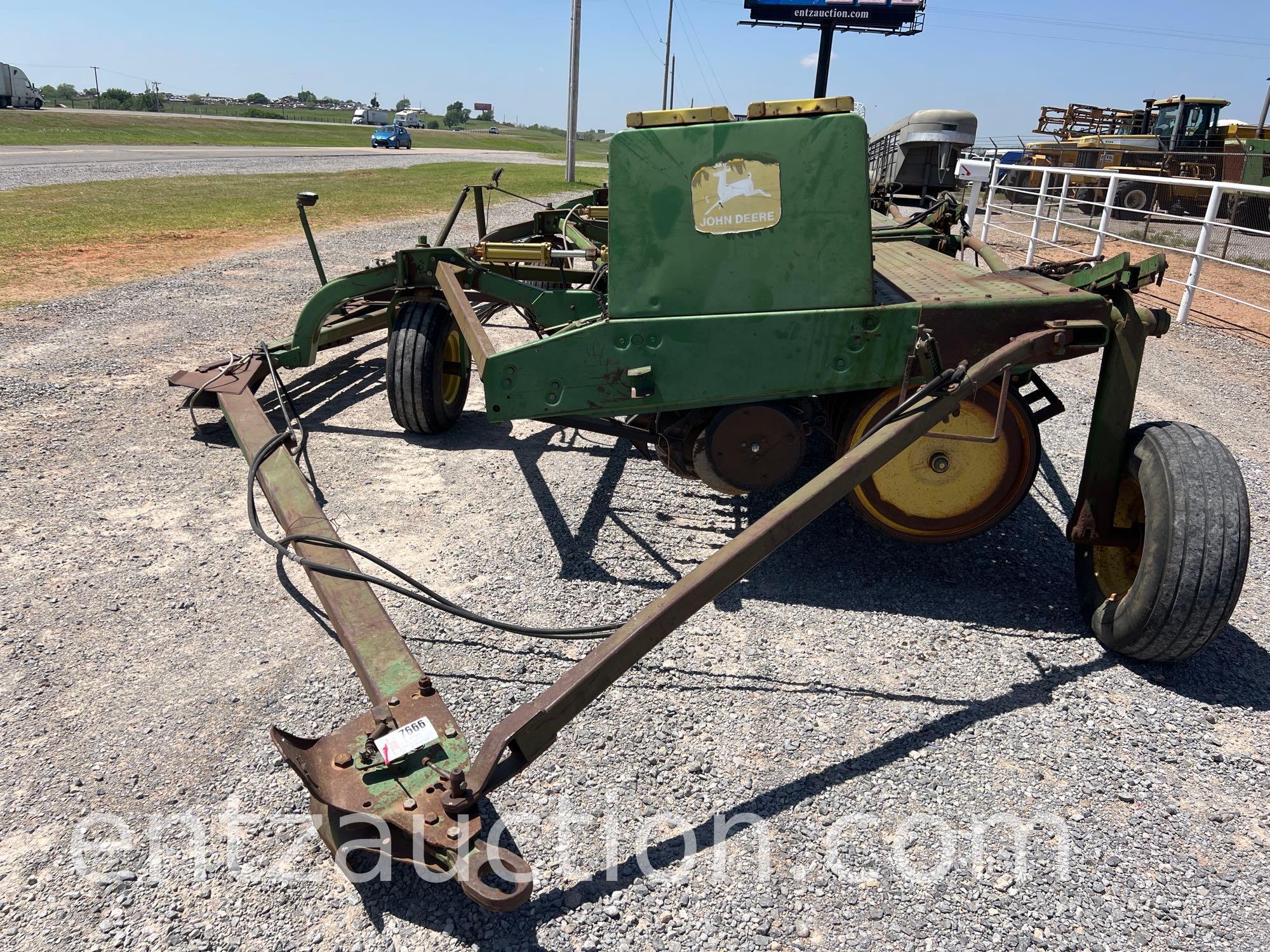 JD 9350 GRAIN DRILL, 30', 3 SECTION, 7" SPACING,