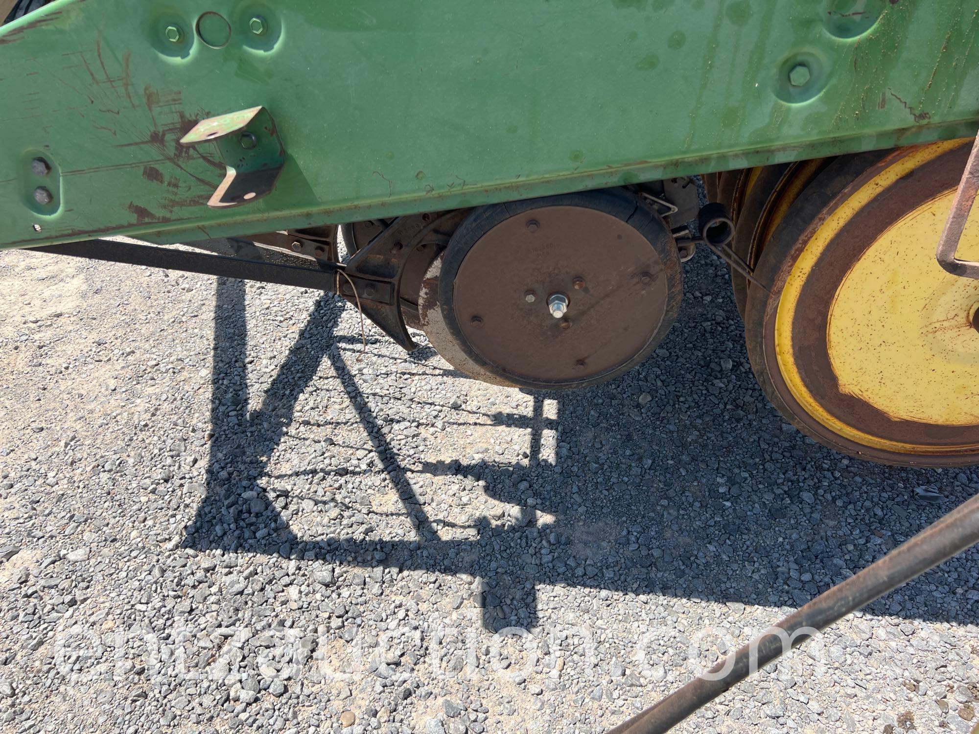 JD 9350 GRAIN DRILL, 30', 3 SECTION, 7" SPACING,