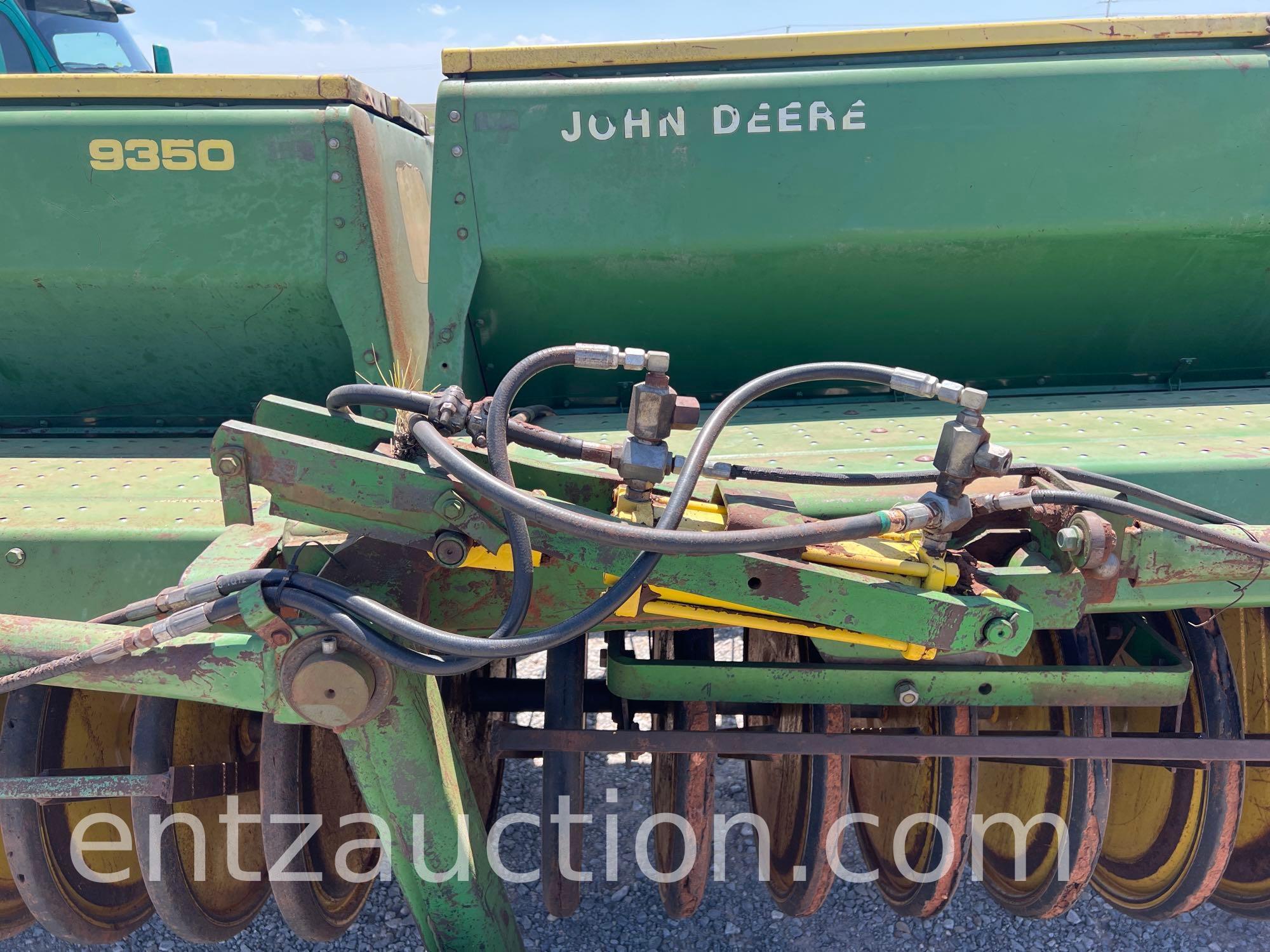 JD 9350 GRAIN DRILL, 30', 3 SECTION, 7" SPACING,