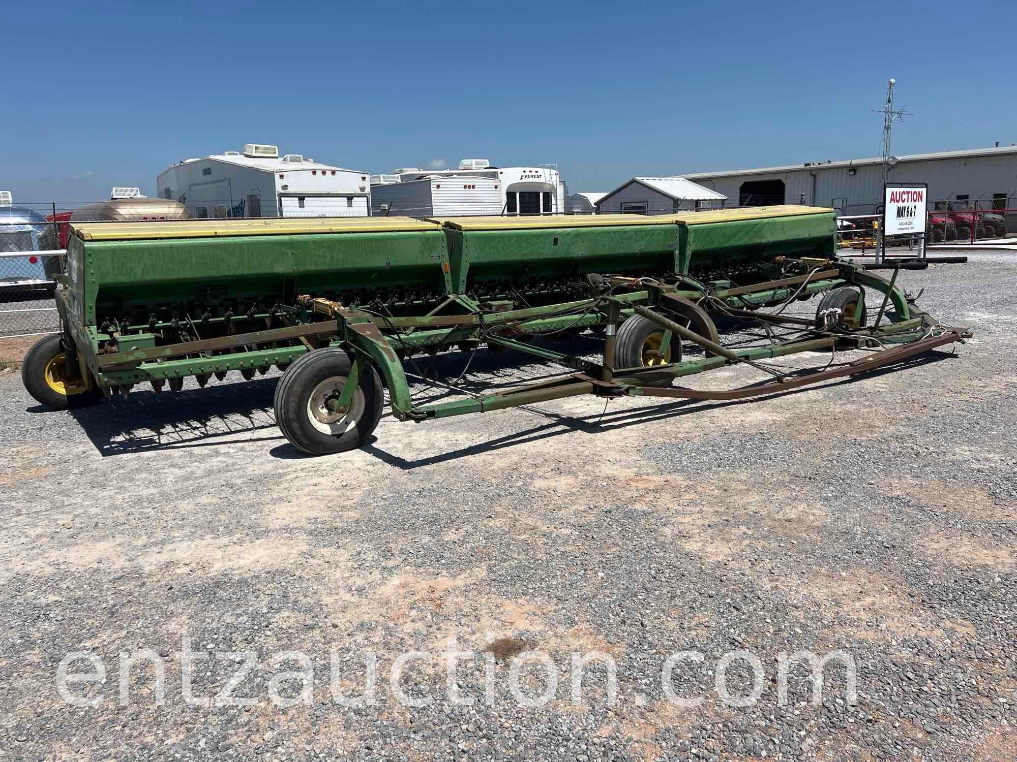 JD 9350 GRAIN DRILL, 30', 3 SECTION, 7" SPACING,