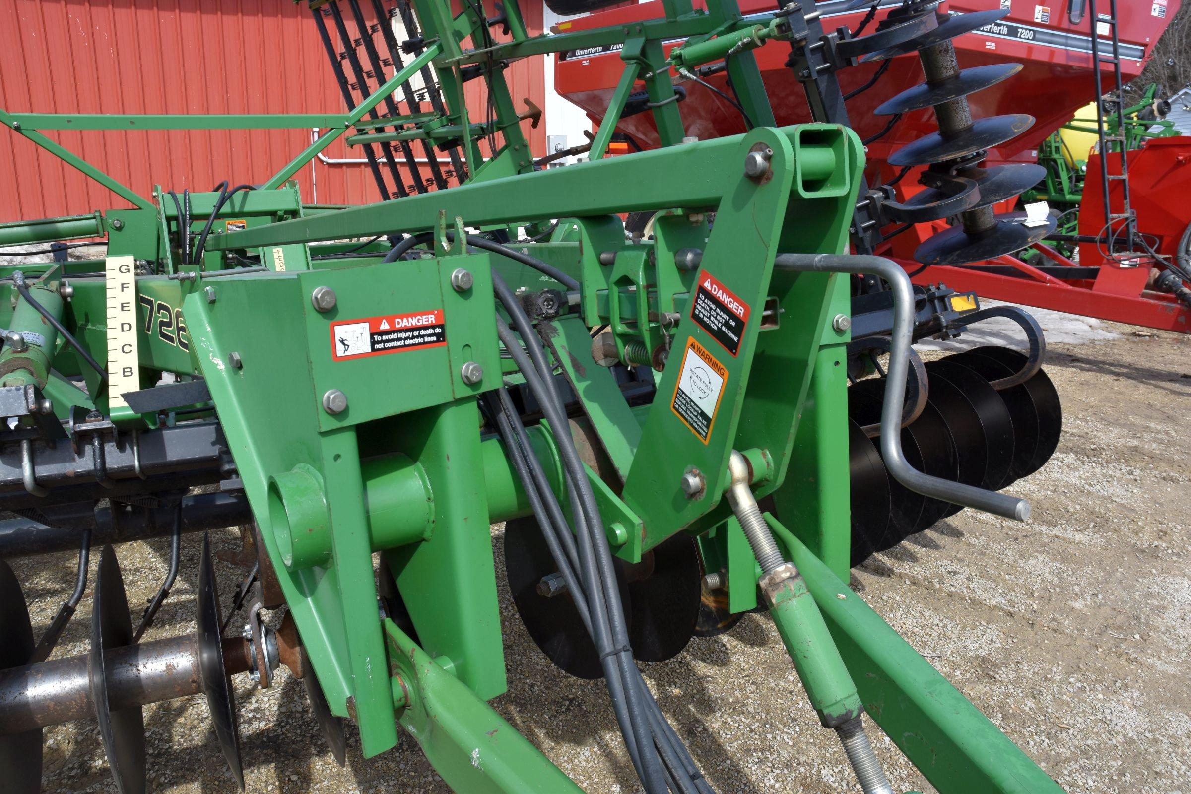 John Deere 726 Soil Finisher, 27.5’, Rock Flex, New Front Disc Gangs, 5 Bar Harrow, Good Sweeps