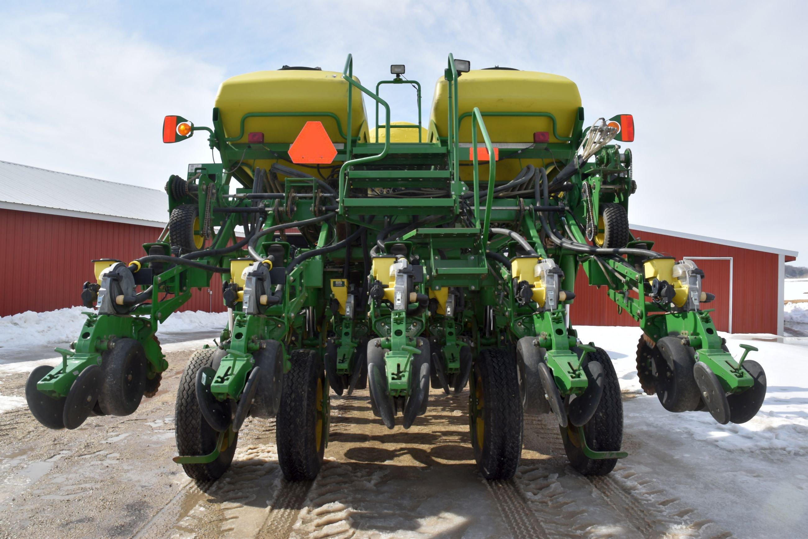 2010 John Deere 1790 CCS Planter, 12 Row 30” or 23 Row 15”, Liquid Fertilizer With 420 Gallon Poly T