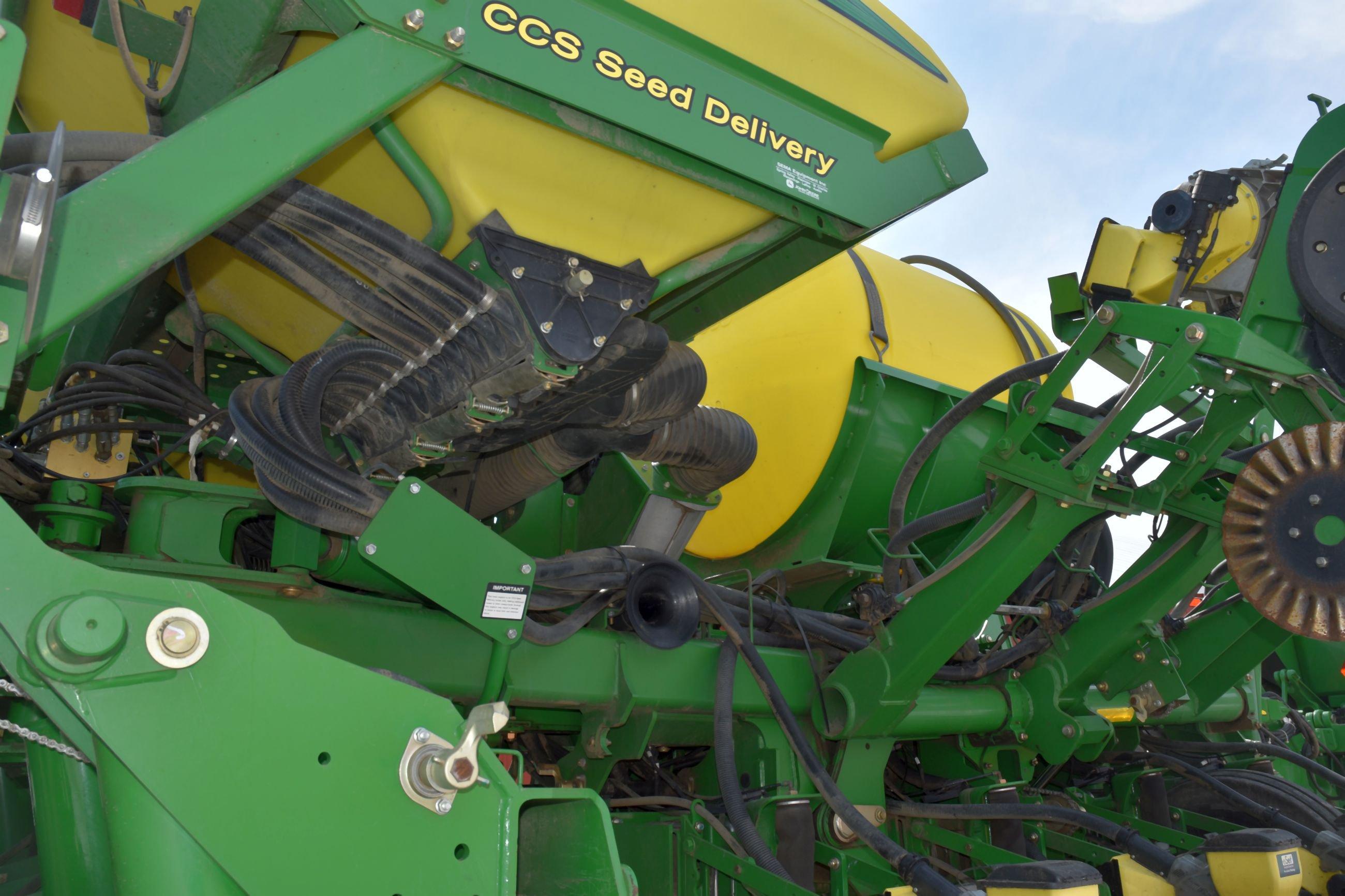 2010 John Deere 1790 CCS Planter, 12 Row 30” or 23 Row 15”, Liquid Fertilizer With 420 Gallon Poly T