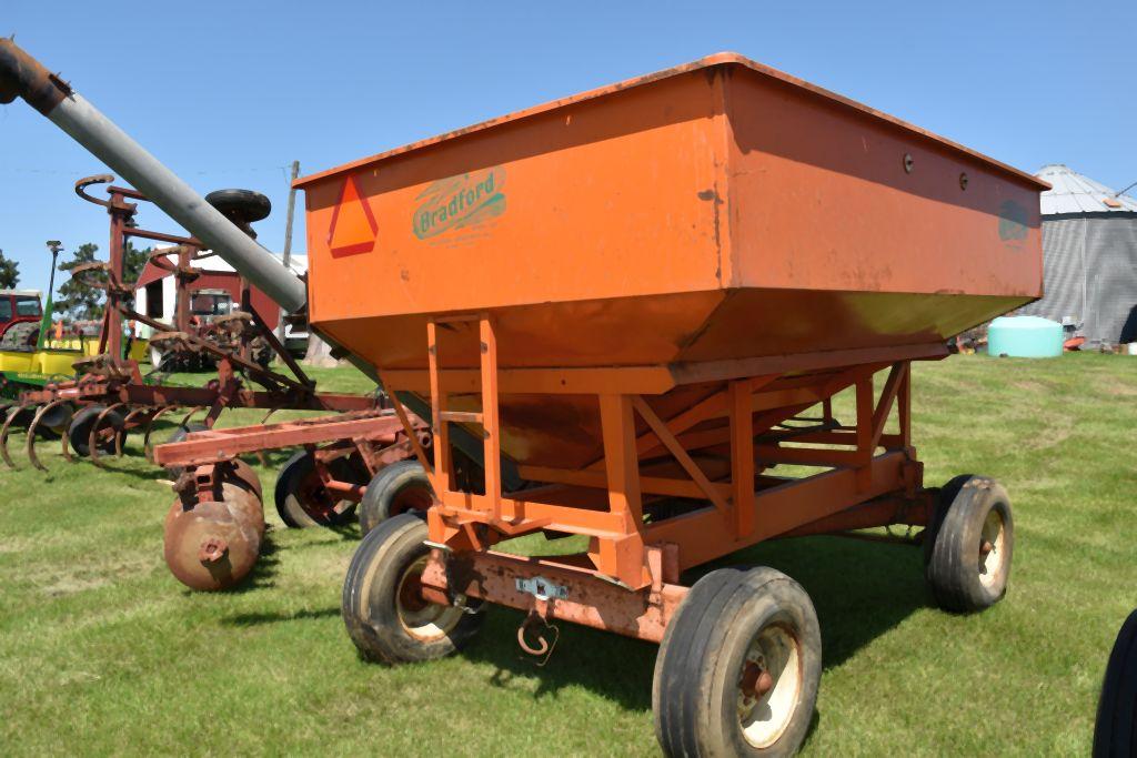 Bradford 225 Gravity Wagon, 10 Ton Kory Running Gear, With Hydraulic Fertilizer Auger