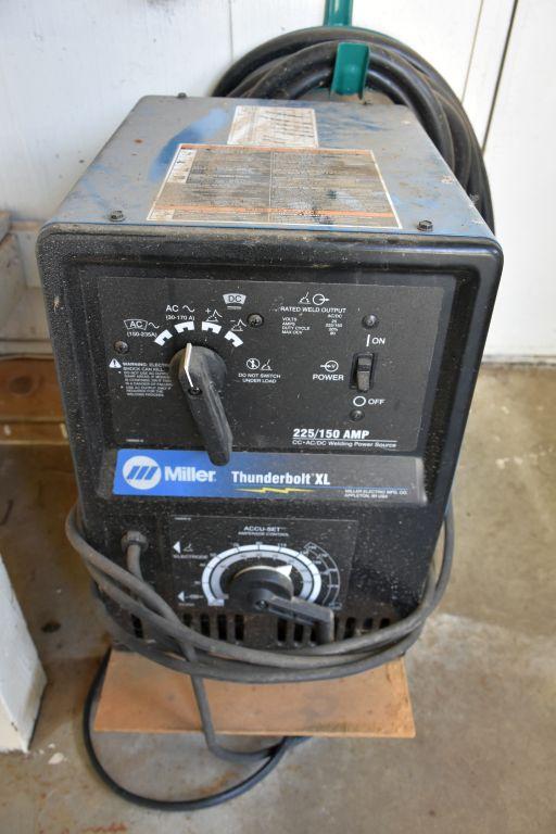 Miller Thunderbolt XL 255/150 Amp, AC/DC Stick Welder