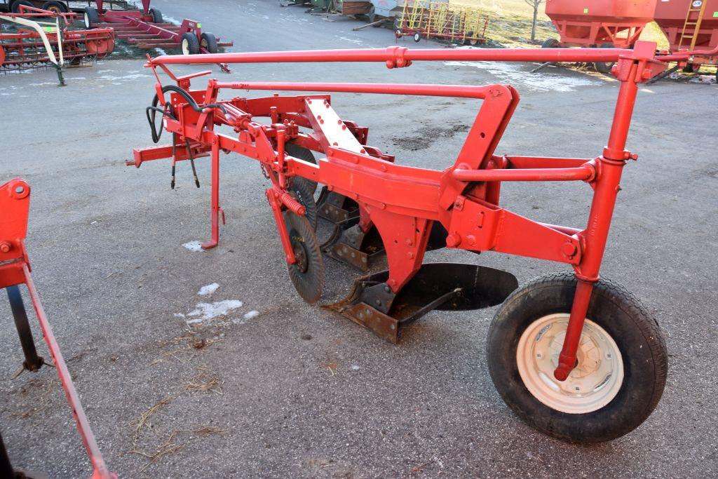 IHC Model 70, 3 Bottom Trip Beam Plow, 3 x 16’s, Coulters