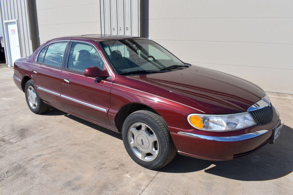 2000 Lincoln Continental 4 Door Car, Leather, V8, Auto, 139,860 Miles