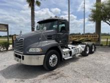 2018 Mack Cxu613 Day Cab Semi Truck W/t R/k