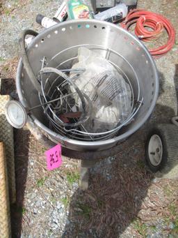 PROPANE BURNER W/ DEEP FRYING POT AND ACCESSORIES