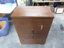 4 DRAWER CHEST OF DRAWERS  30 X 18 X 42