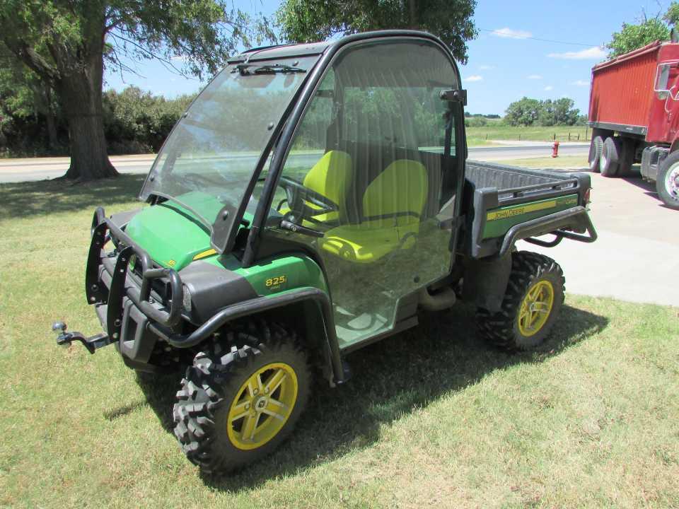 2011 JD 825i Gator, Cab, Dump Bed, 950 Miles, Always Shedded, SN-1260822