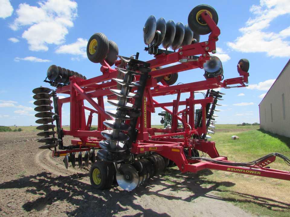 2011 Sunflower 1435 Tandem Disk, 37’ 8” Swath, 24in. Blades, Hyd. Leveling,