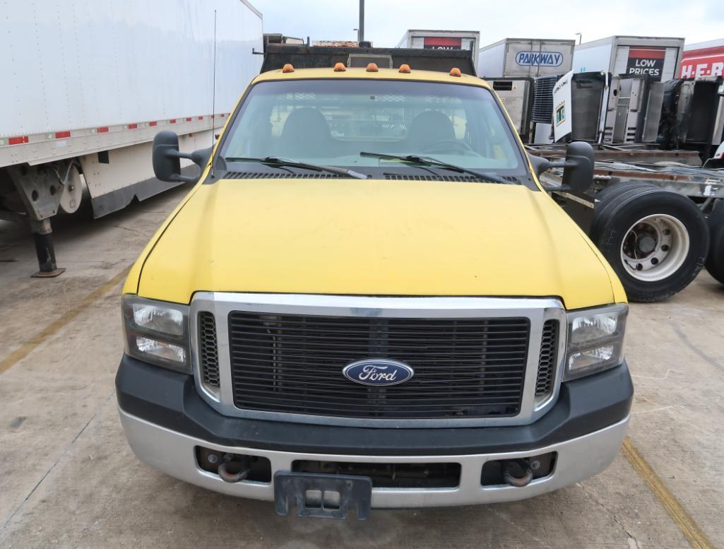 2006 Ford F350 Power Stroke V8 work truck, w/ lift gate & tool storage, dual tires in rear