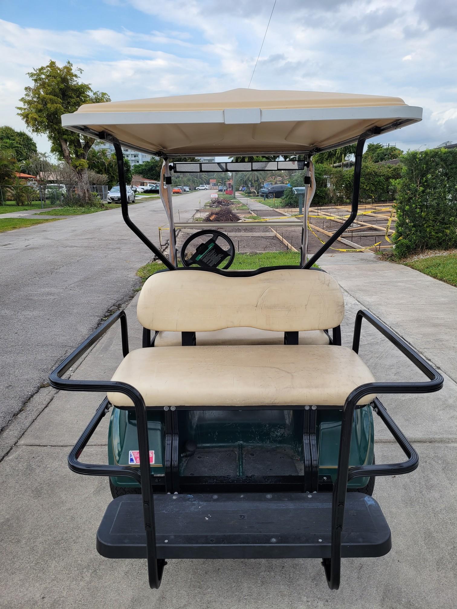 Electric CLUB CAR Golf Cart Runs Great Golf Caddy