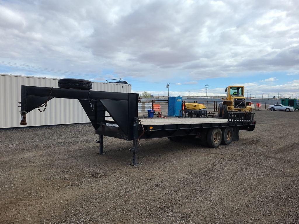 1976 MCT 28ft Gooseneck T/A Flatbed Trailer