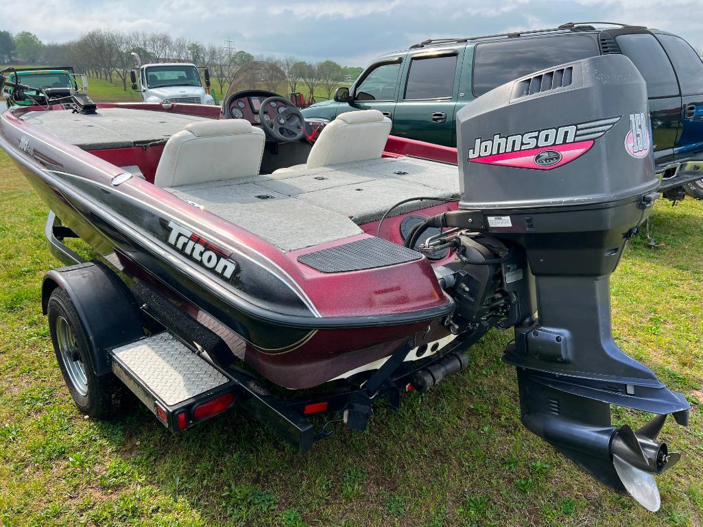 TRITON BASS BOAT 180 PREMIER (JOHNSON 150 2