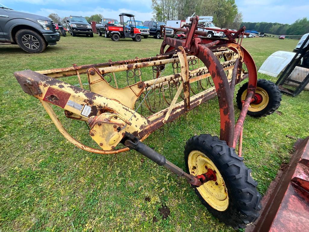 NEW HOLLAND 256 HAY RAKE