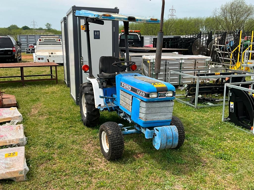 FORD 1220 TRACTOR (HRS-1089)