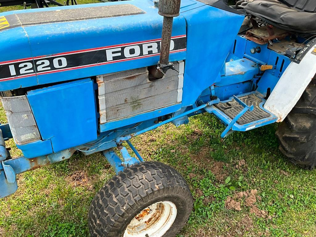 FORD 1220 TRACTOR (HRS-1089)