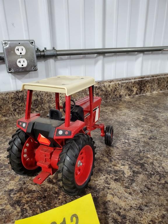 International 866 Toy Tractor