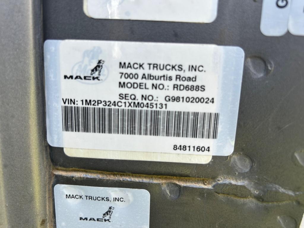1999 MACK RD688S TRI-AXLE DUMP TRUCK