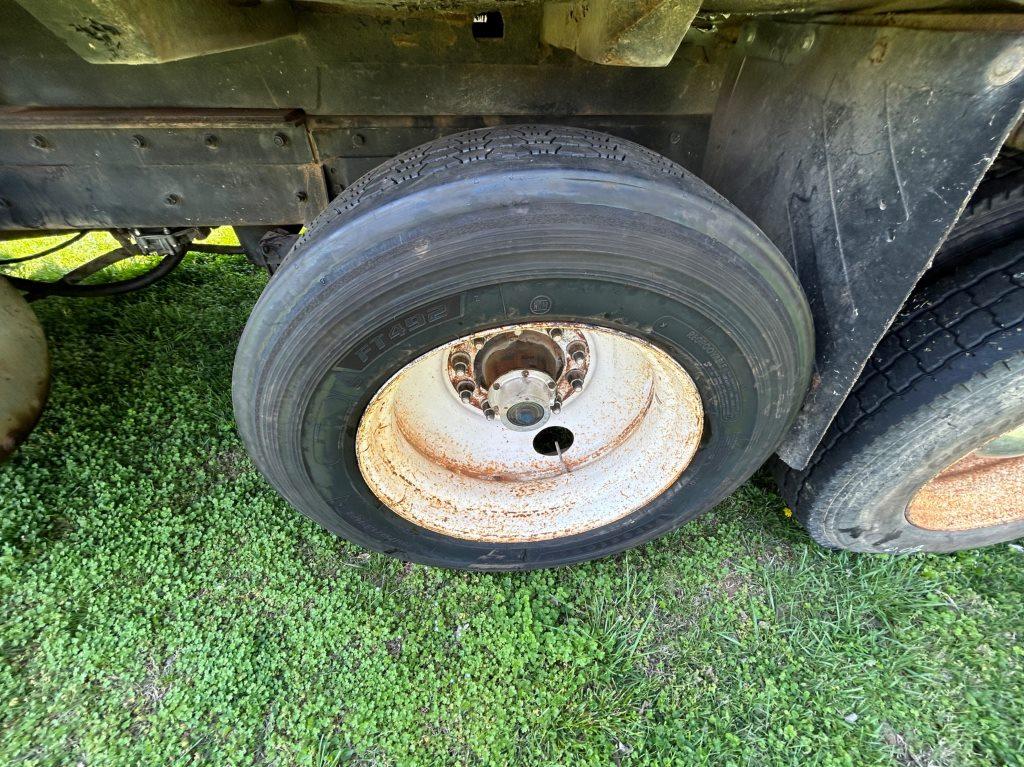 1999 MACK RD688S TRI-AXLE DUMP TRUCK