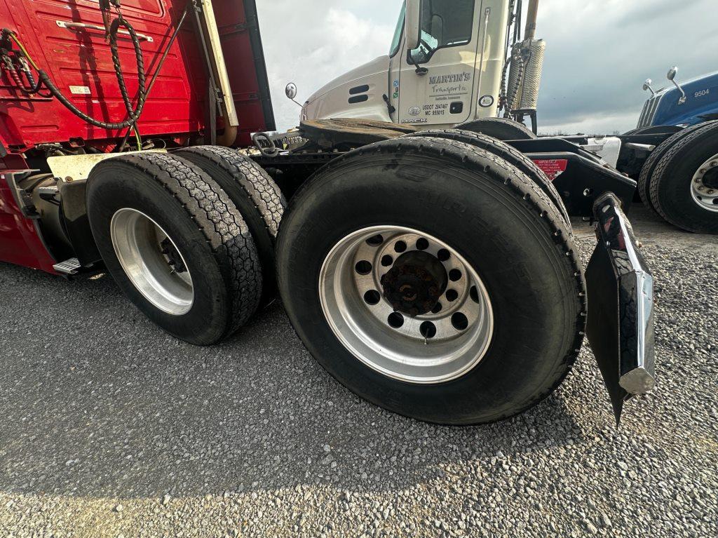 2016 VOLVO VHD TANDEM AXLE TRUCK TRACTOR