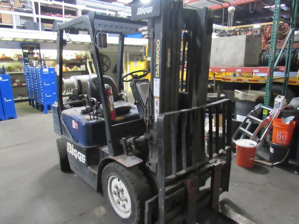 Daewoo G25E-3 4000 Lbs. Forklift (Unit #F61)