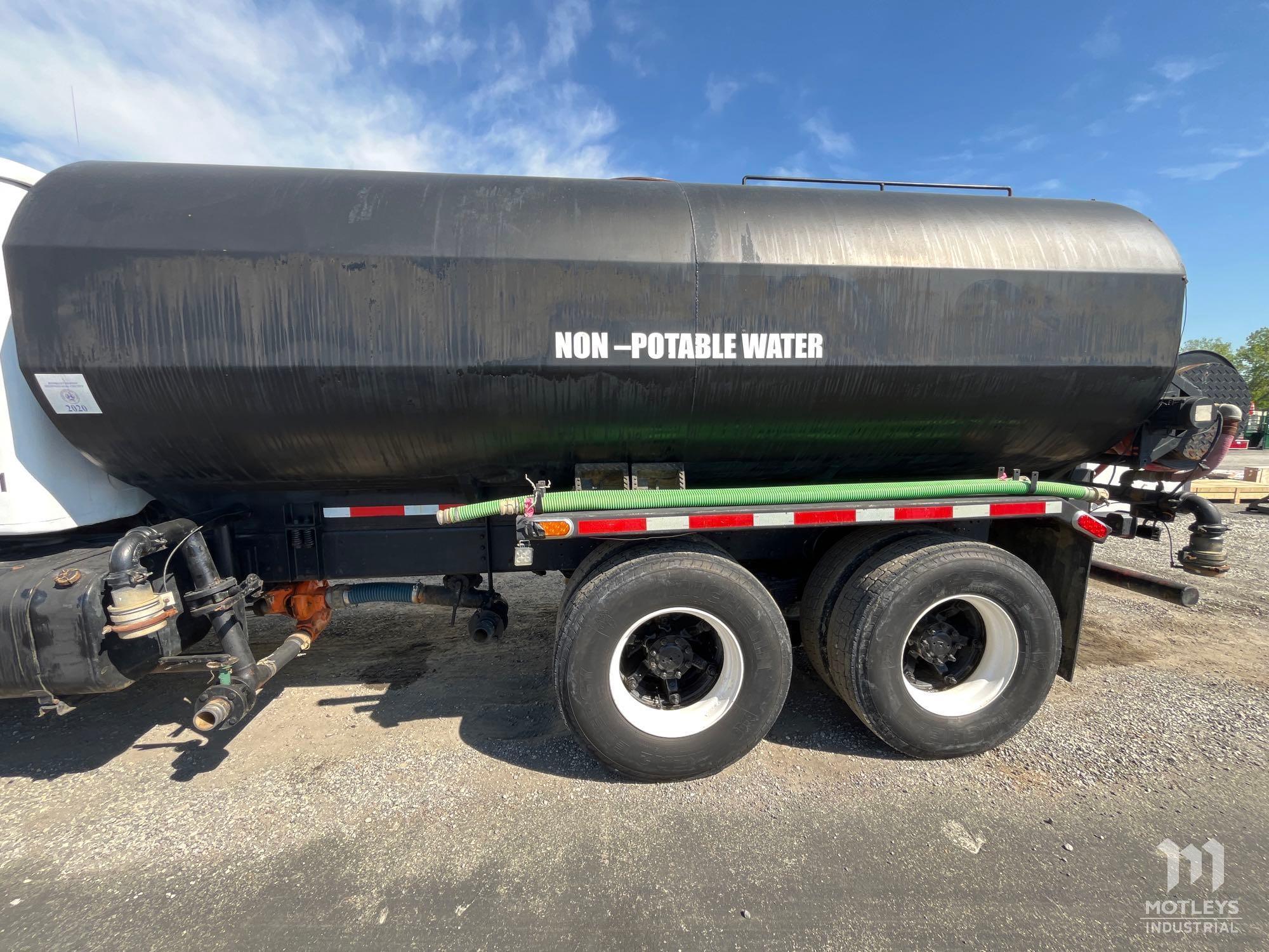 1986 International F2674 Water Truck