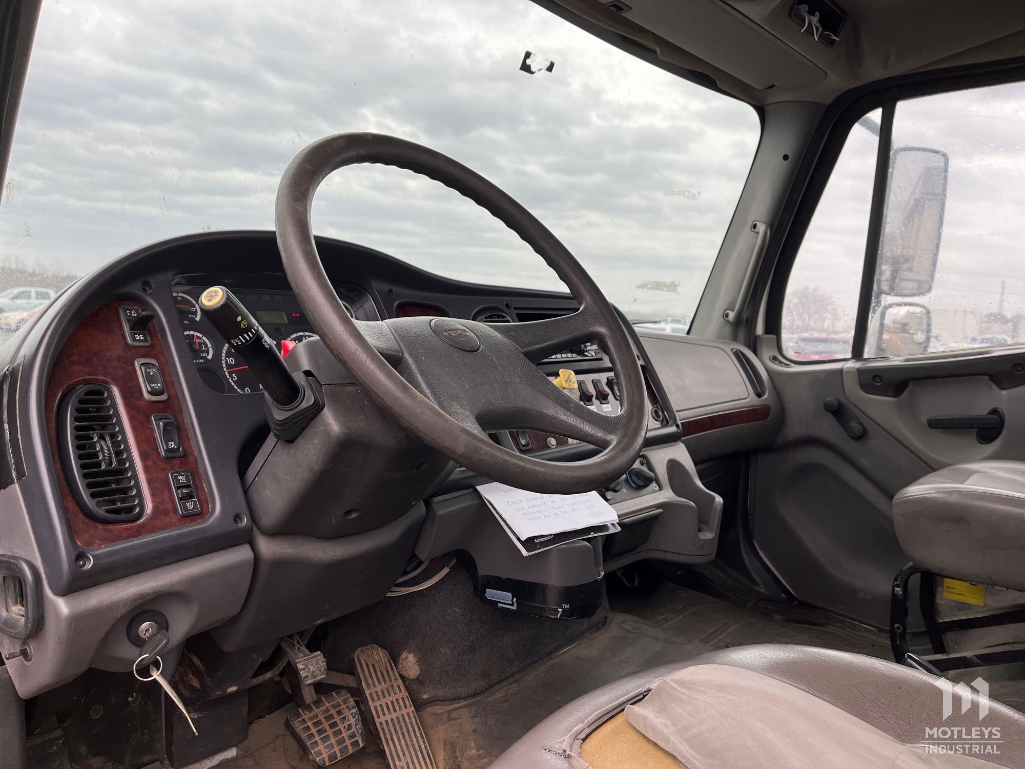 2007 Freightliner M2 Cab / Chasis