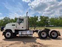 2015 MACH CHU613 DAY CAB T/A ROAD TRACTOR