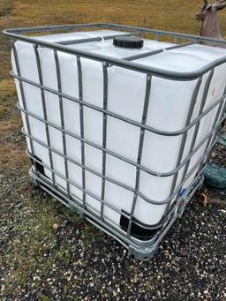 250 Gallon Tote in Frame w/ Valve