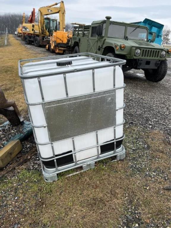 250 Gallon Tote in Frame w/ Valve