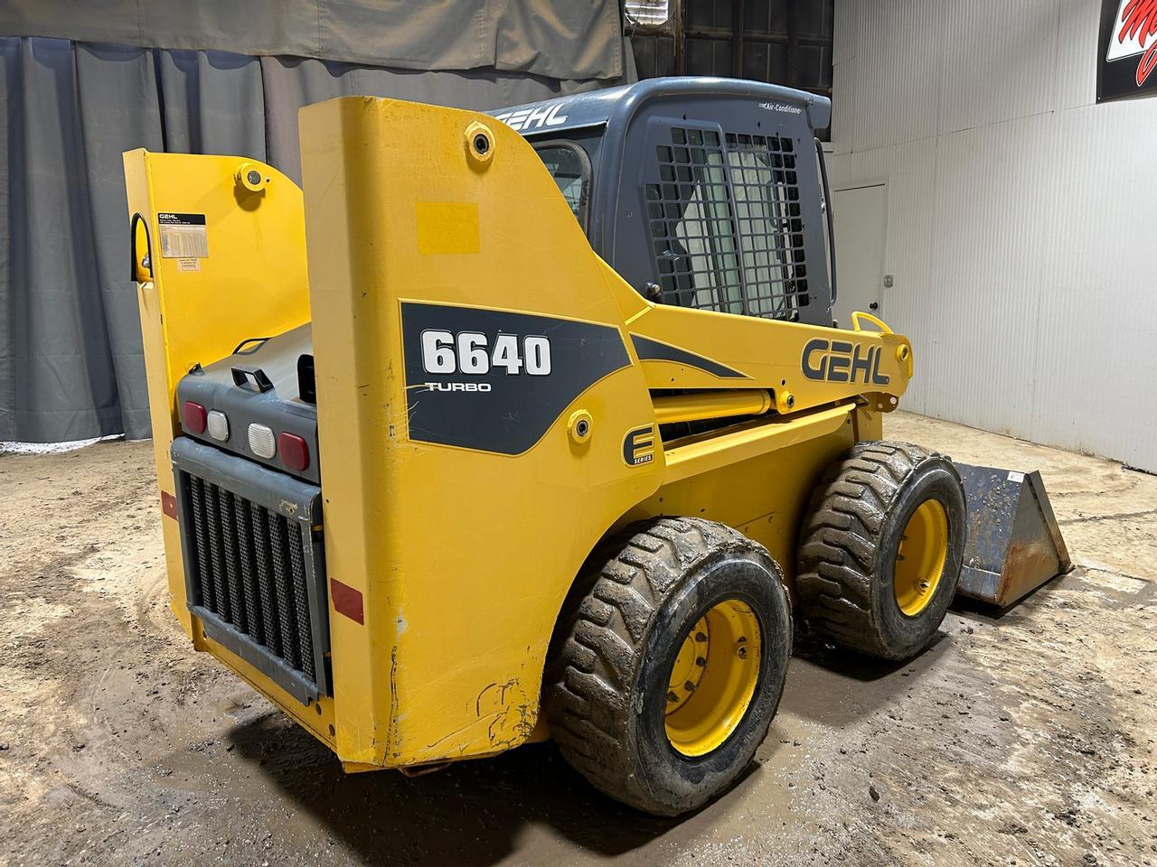 Gehl 6640 Skid Steer Loader