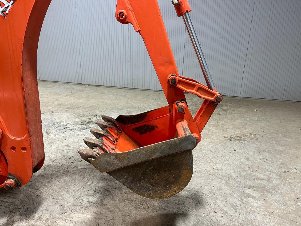 Kubota B26 Compact Tractor Loader Backhoe