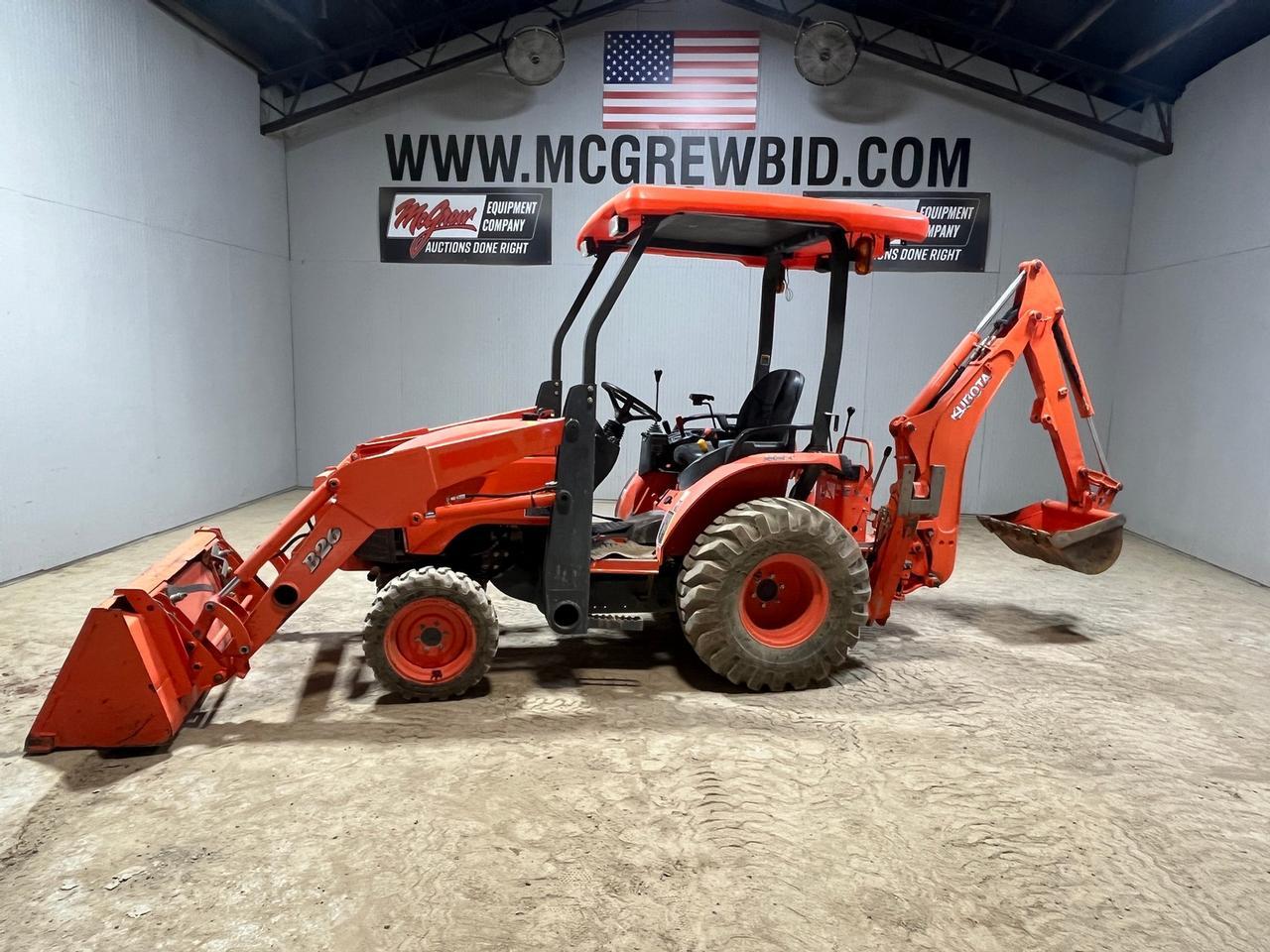 Kubota B26 Compact Tractor Loader Backhoe