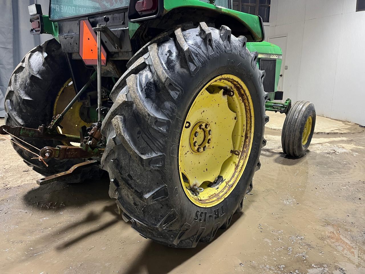 John Deere 2950 Tractor