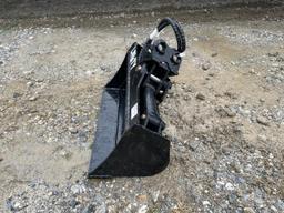 Lanty 24" Mini Excavator Tilt Bucket