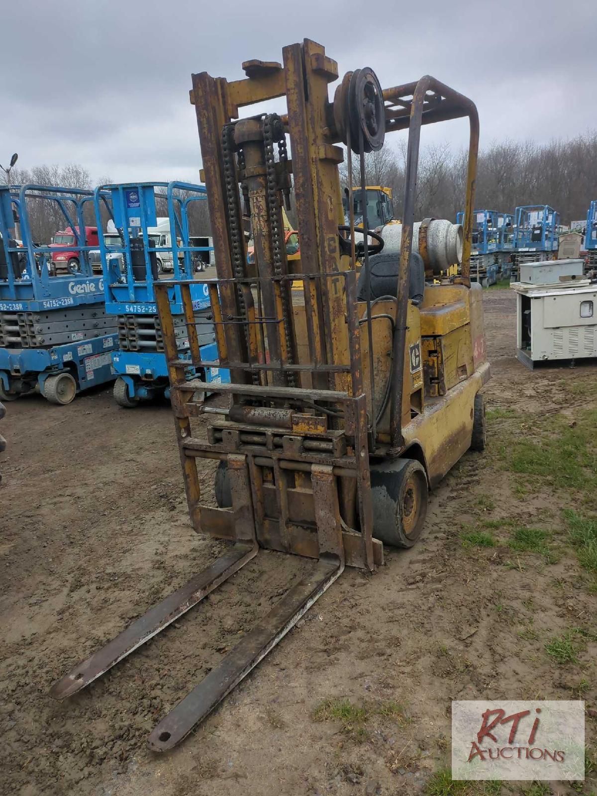 Cat T40R forklift, single stage, 48in forks, propane