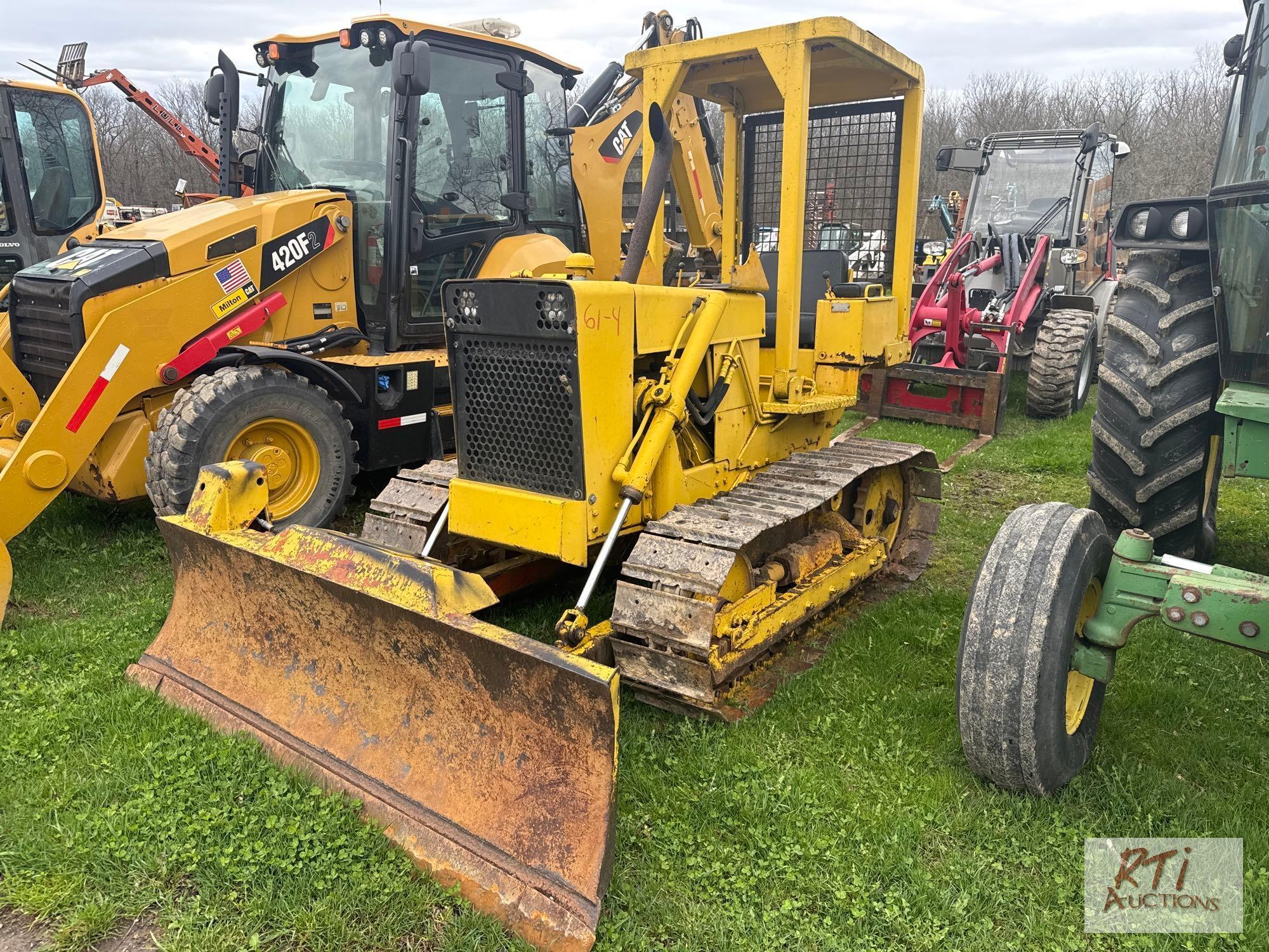 Case D350 steel track dozer with diesel engine, 6ft blade, draw bar